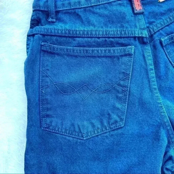 Vintage Joe Bloggs High Waisted 100% Cotton Dark Wash “mom” Jean Short (31R) - Picture 9 of 11